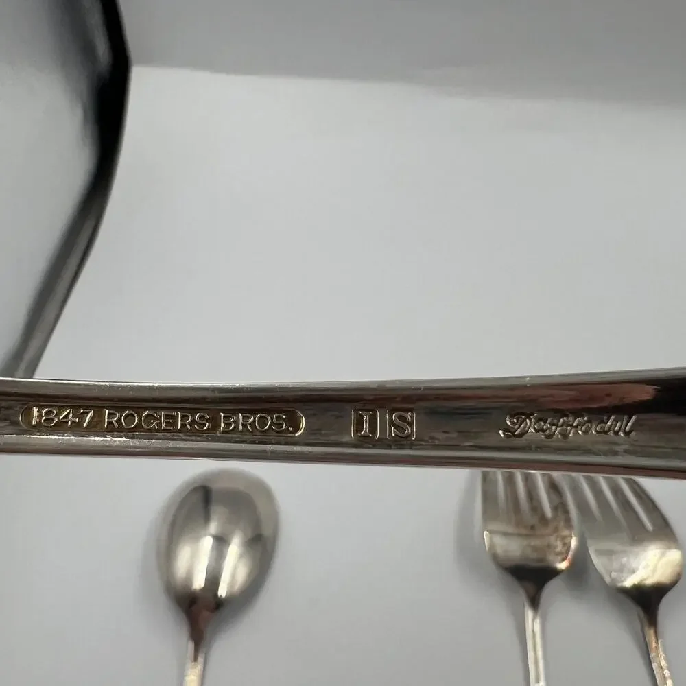 Vintage American Rogers Premier Stainless Flatware Set‎ Chapel Hill 28 Pieces